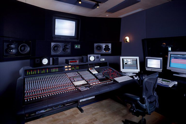 Instalacion de equipos audiovisuales equipo de sonido en estudio